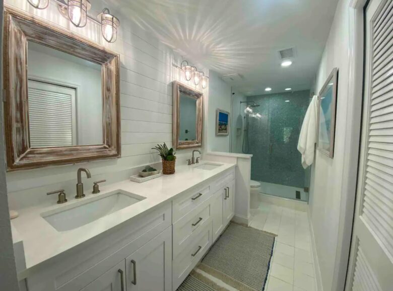 Chic Renovated Waterfront Condo - Pass A Grille, Florida