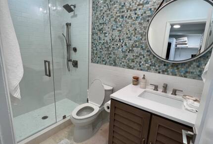 Chic Renovated Waterfront Condo - Pass A Grille, Florida