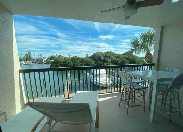 Chic Renovated Waterfront Condo - Pass A Grille, Florida