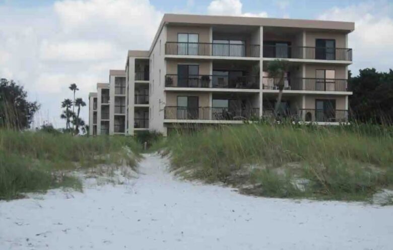 Chic Renovated Waterfront Condo - Pass A Grille, Florida