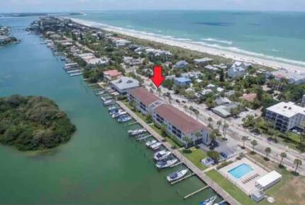 Chic Renovated Waterfront Condo - Pass A Grille, Florida