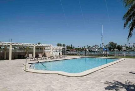 Chic Renovated Waterfront Condo - Pass A Grille, Florida