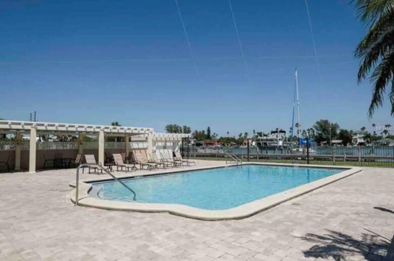 Chic Renovated Waterfront Condo - Pass A Grille, Florida