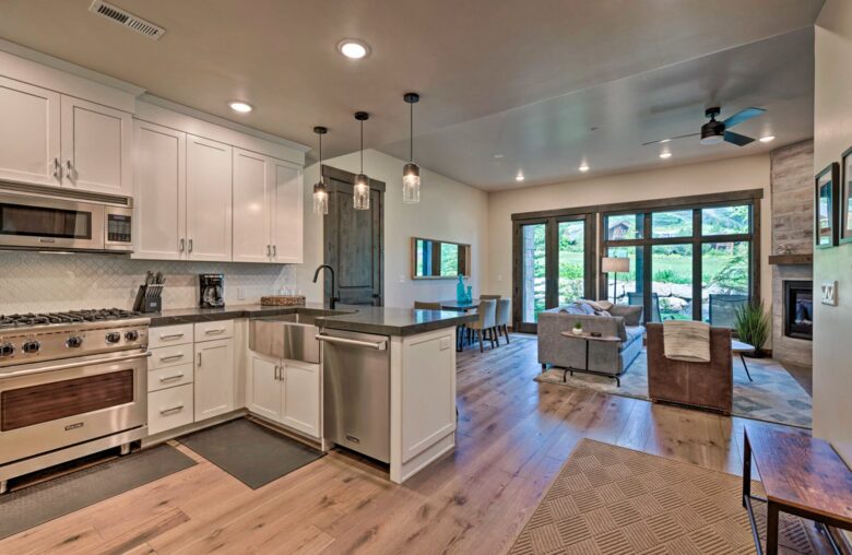 Luxe Park City Condo - Walk To Ski Lift! - Park City, Utah