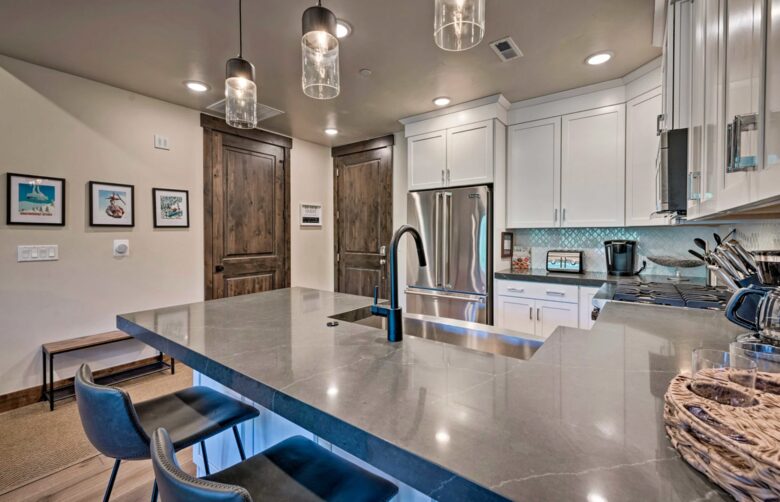 Luxe Park City Condo - Walk To Ski Lift! - Park City, Utah