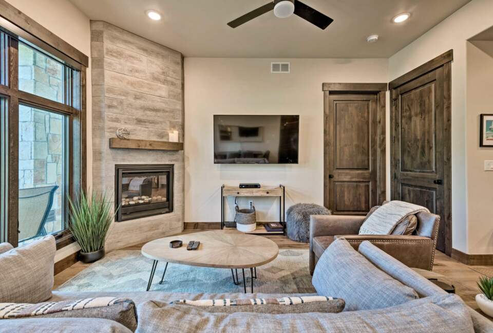 Luxe Park City Condo - Walk To Ski Lift! - Park City, Utah