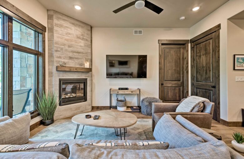 Luxe Park City Condo - Walk To Ski Lift! - Park City, Utah