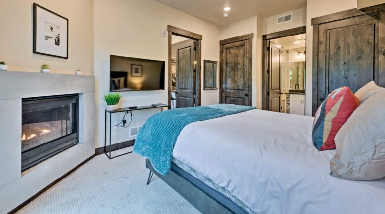 Luxe Park City Condo - Walk To Ski Lift! - Park City, Utah