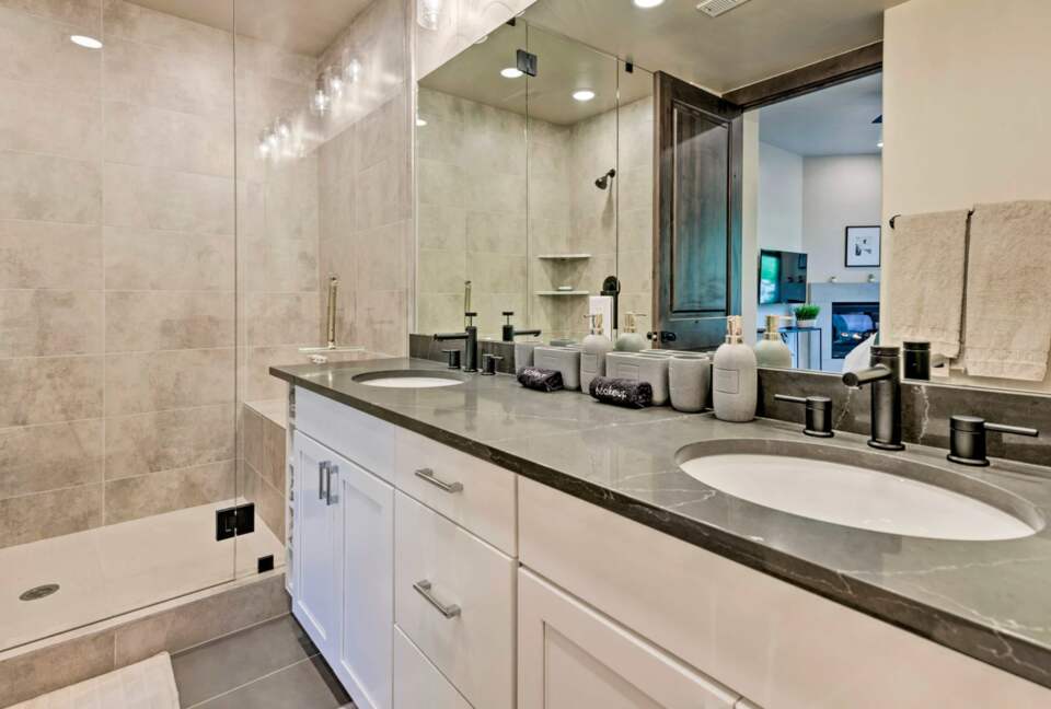 Luxe Park City Condo - Walk To Ski Lift! - Park City, Utah