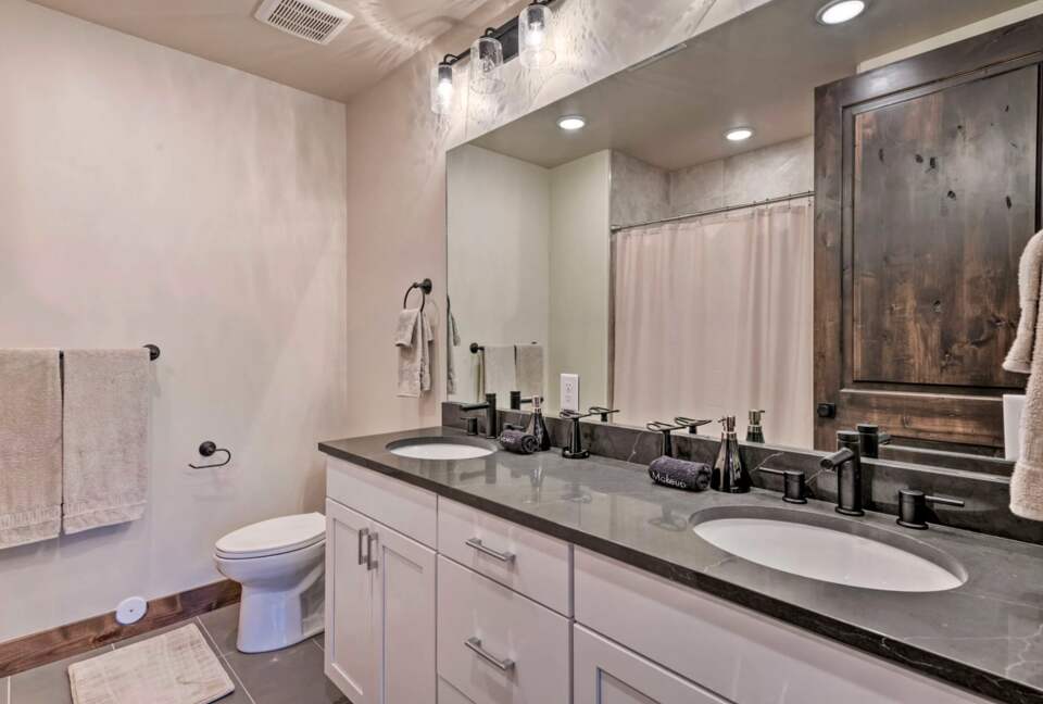 Luxe Park City Condo - Walk To Ski Lift! - Park City, Utah