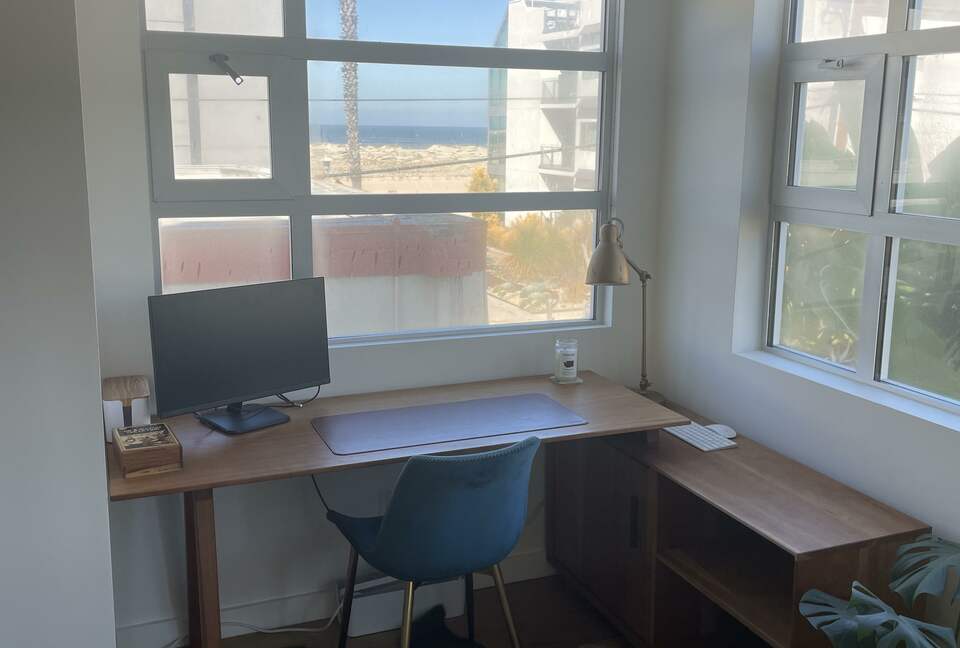 Modern Beach House Steps from the Sand - Marina Del Rey, California