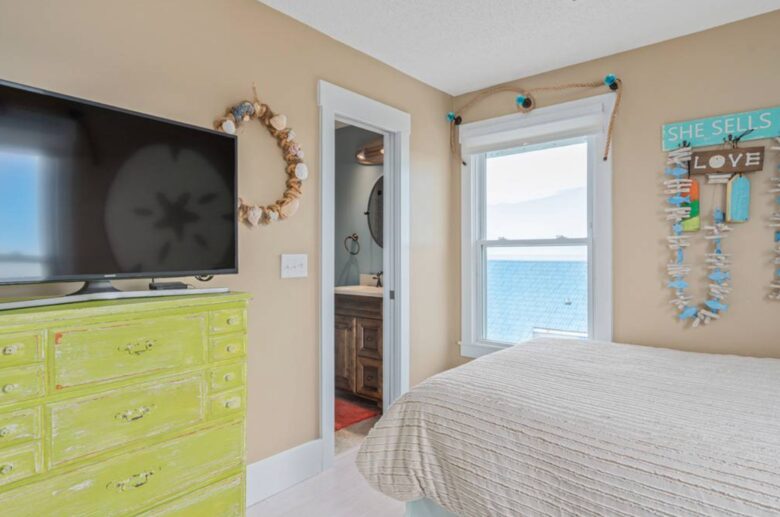 Fairwinds Oceanfront Escape - Caswell Beach, North Carolina