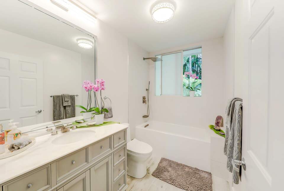 Modern Oasis By The Beach - Princeville, Hawaii