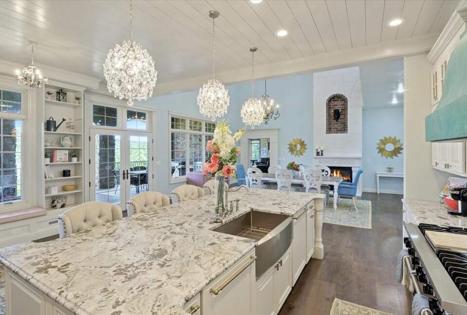 Chateau by the Bridge - Ridgedale, Missouri