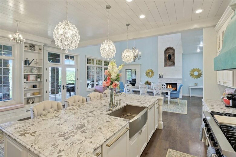 Chateau by the Bridge - Ridgedale, Missouri