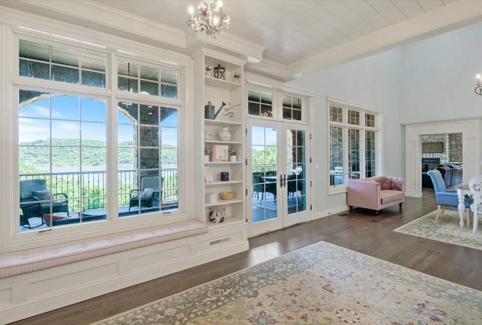 Chateau by the Bridge - Ridgedale, Missouri