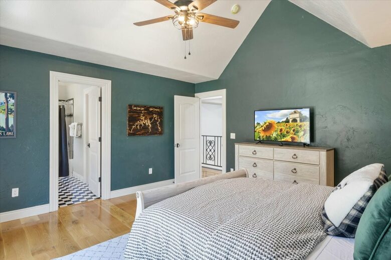 Chateau by the Bridge - Ridgedale, Missouri