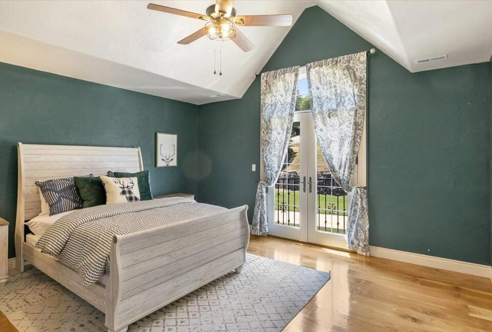 Chateau by the Bridge - Ridgedale, Missouri