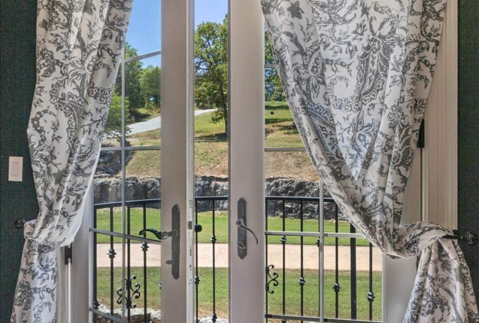 Chateau by the Bridge - Ridgedale, Missouri