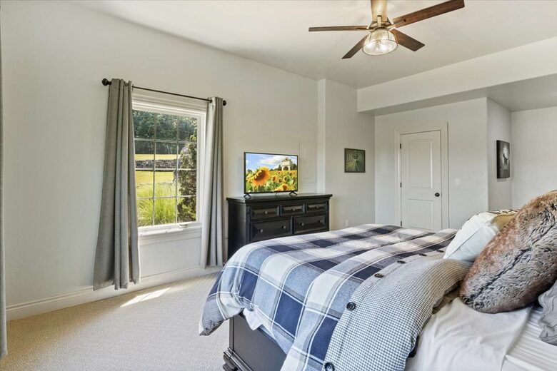 Chateau by the Bridge - Ridgedale, Missouri