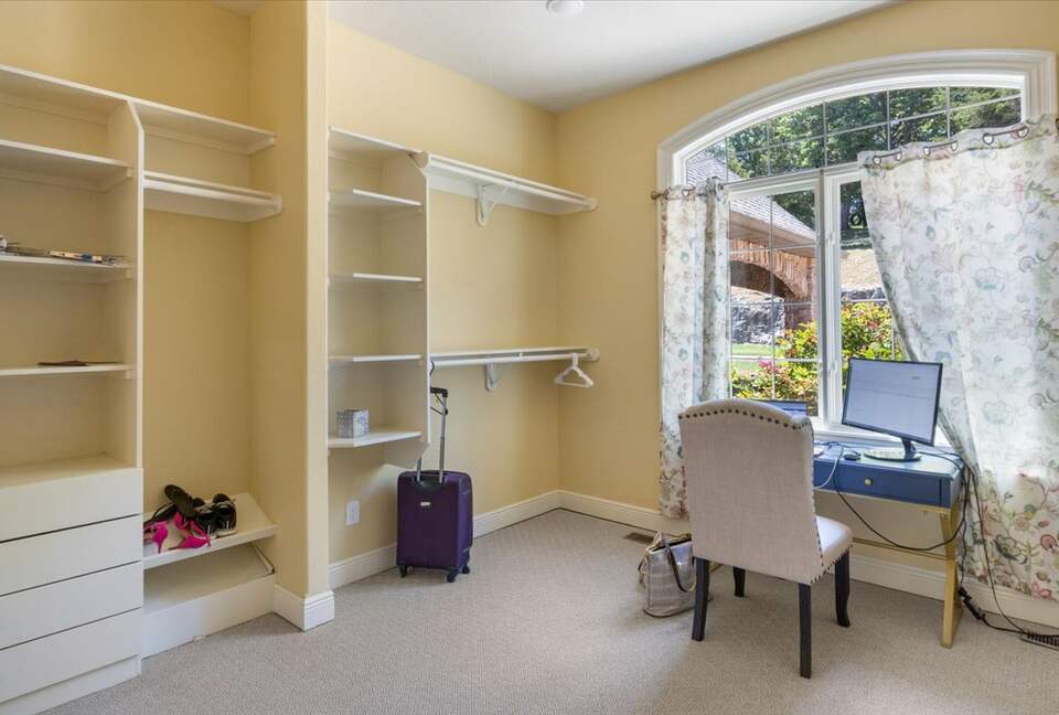 Chateau by the Bridge - Ridgedale, Missouri