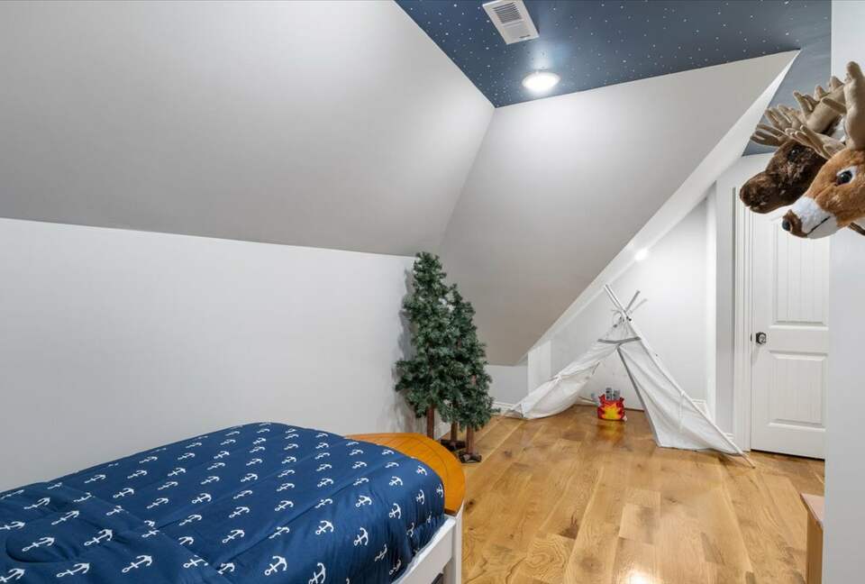 Chateau by the Bridge - Ridgedale, Missouri