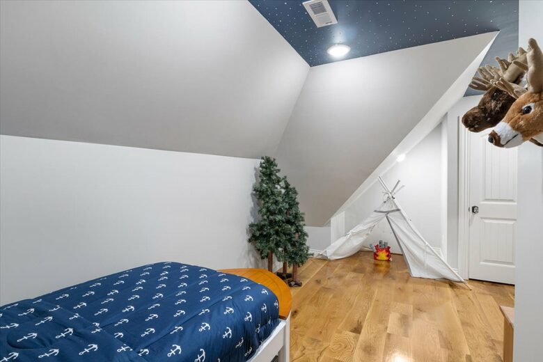 Chateau by the Bridge - Ridgedale, Missouri