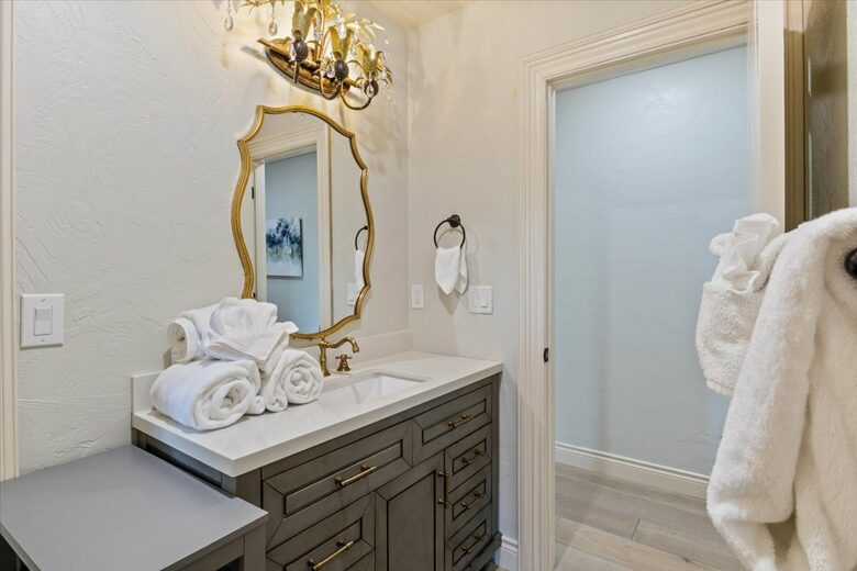 Chateau by the Bridge - Ridgedale, Missouri