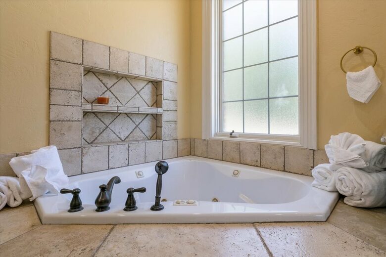 Chateau by the Bridge - Ridgedale, Missouri