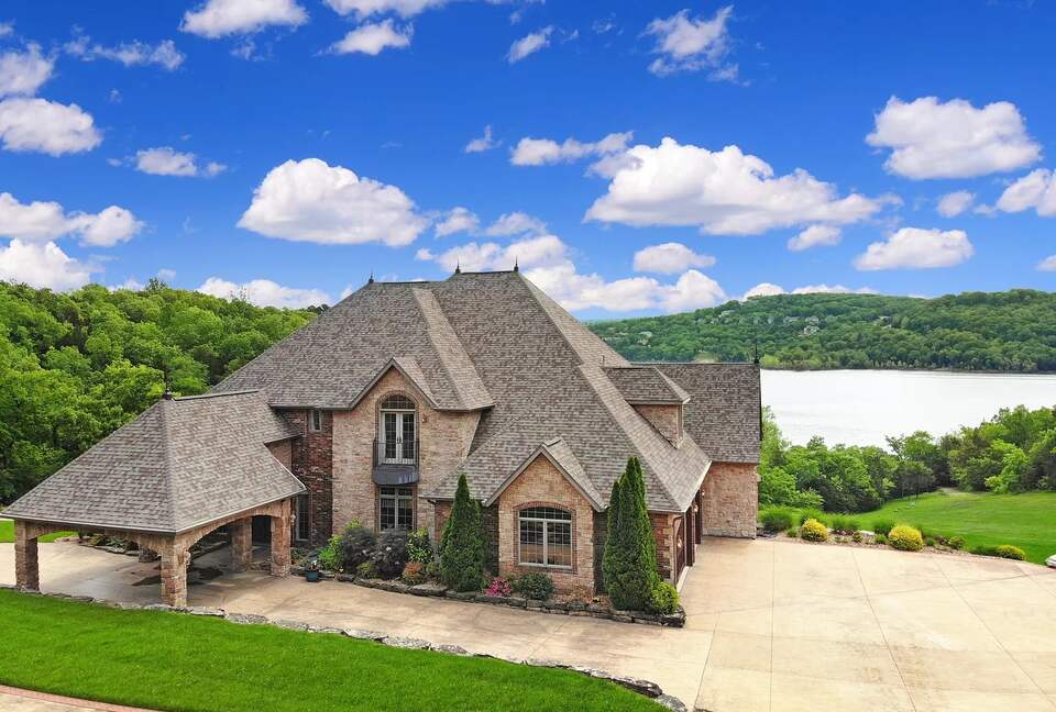 Chateau by the Bridge - Ridgedale, Missouri