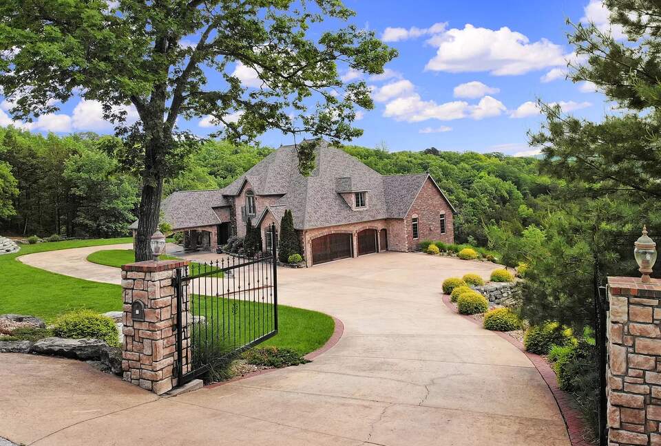 Chateau by the Bridge - Ridgedale, Missouri