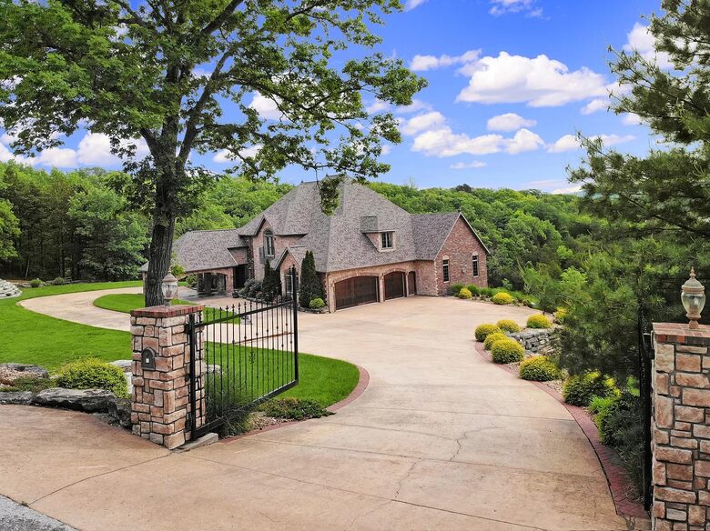 Chateau by the Bridge - Ridgedale, Missouri