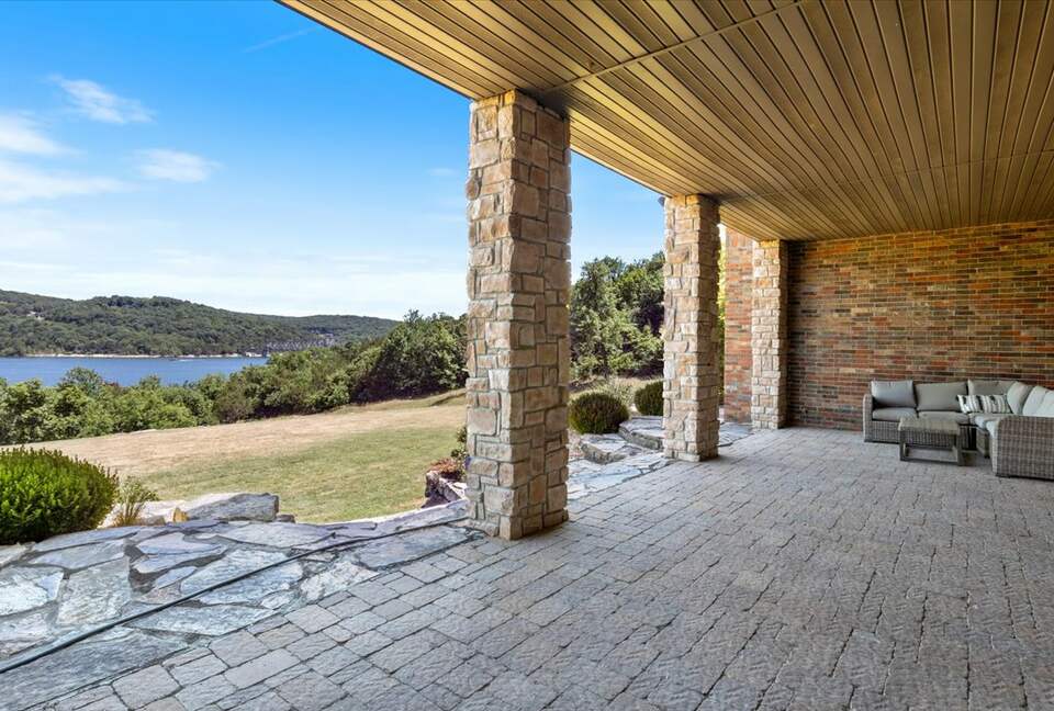 Chateau by the Bridge - Ridgedale, Missouri