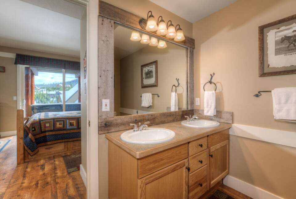 Saddle Ridge Gambler Chalet Ski-In/Ski-Out - Big Sky, Montana