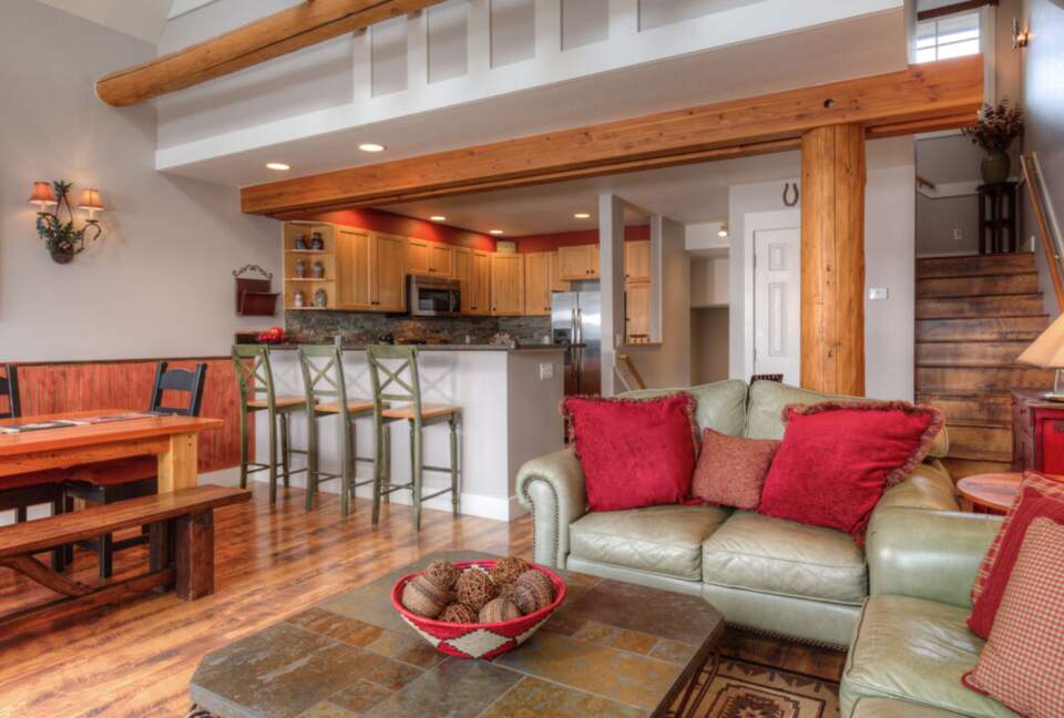 Saddle Ridge Gambler Chalet Ski-In/Ski-Out - Big Sky, Montana