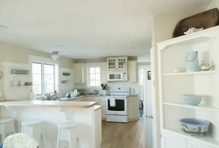 Higgins Beach Cottage with Carriage House - Scarborough, Maine