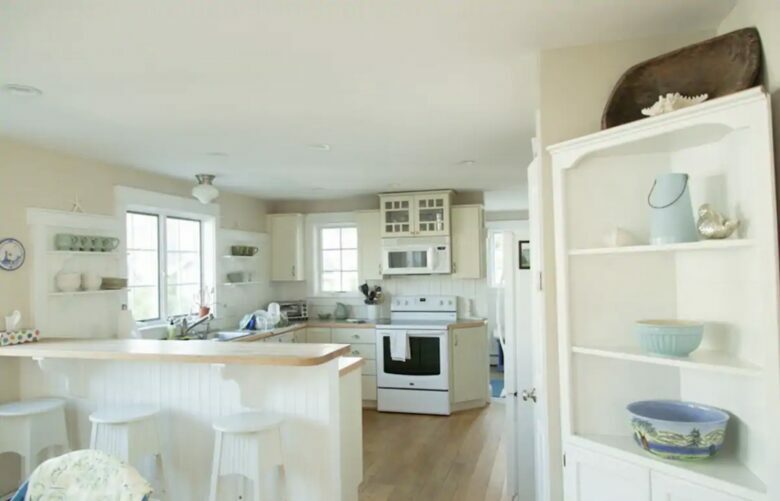 Higgins Beach Cottage with Carriage House - Scarborough, Maine