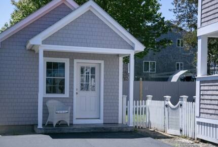 Higgins Beach Cottage with Carriage House - Scarborough, Maine