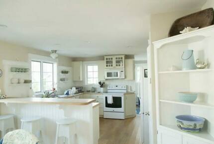 Charming Cottage at Higgins Beach - Scarborough, Maine