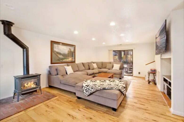 Spacious, Private Chalet with Hot Tub! - Big Bear City, California