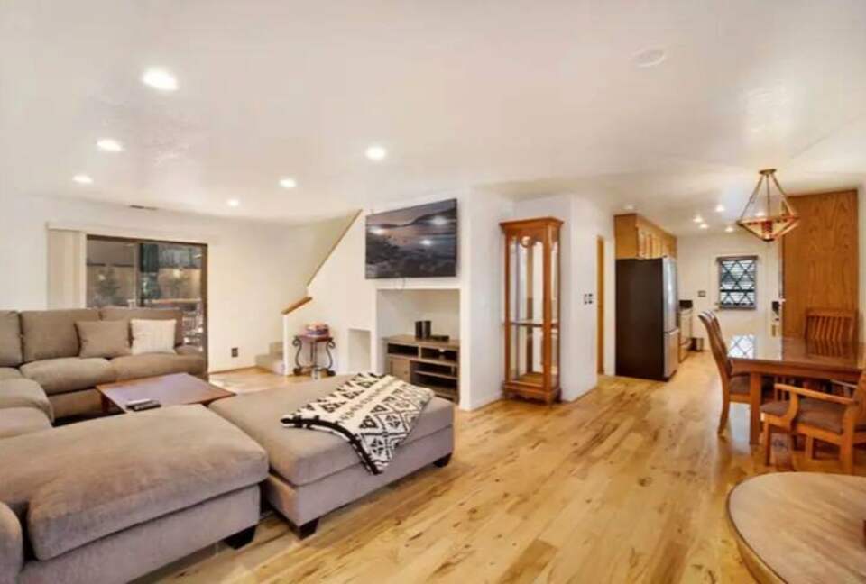 Spacious, Private Chalet with Hot Tub! - Big Bear City, California