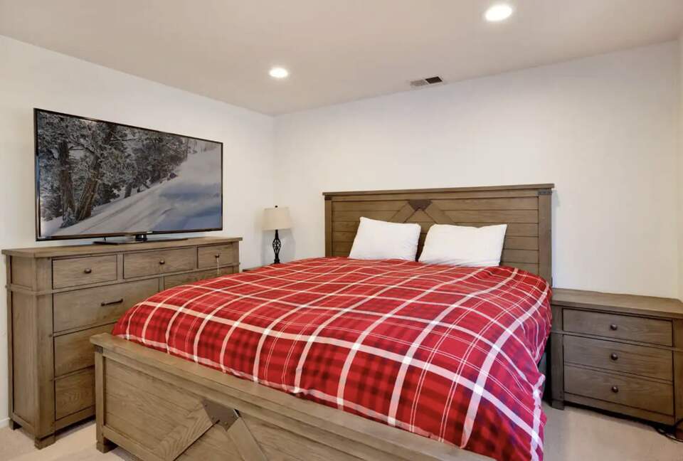 Spacious, Private Chalet with Hot Tub! - Big Bear City, California
