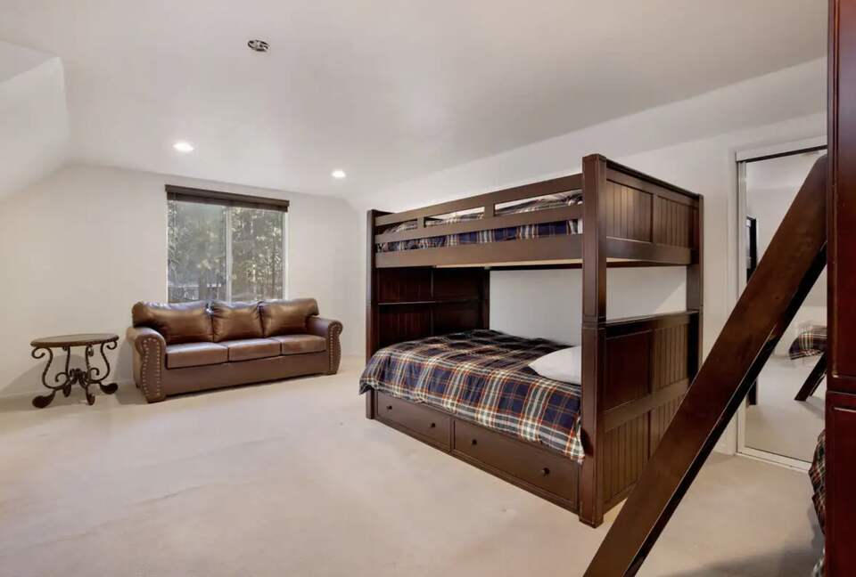 Spacious, Private Chalet with Hot Tub! - Big Bear City, California