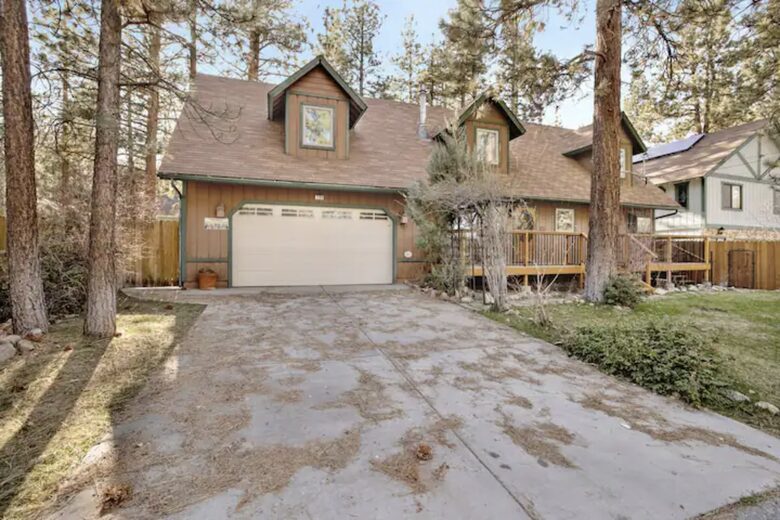 Spacious, Private Chalet with Hot Tub! - Big Bear City, California