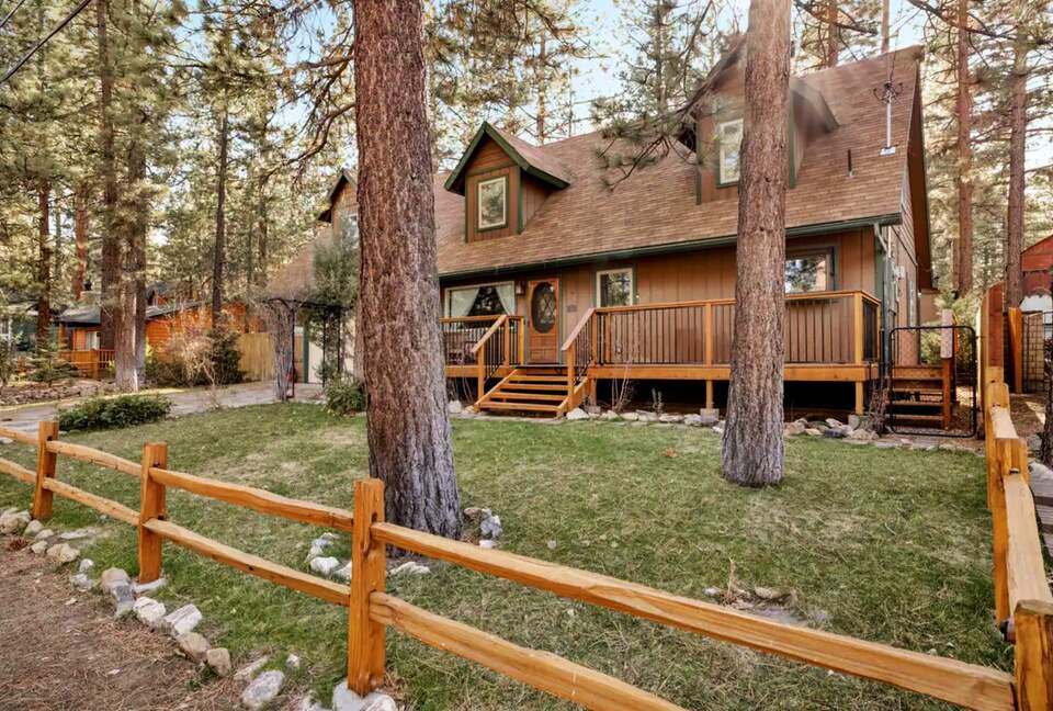 Spacious, Private Chalet with Hot Tub! - Big Bear City, California