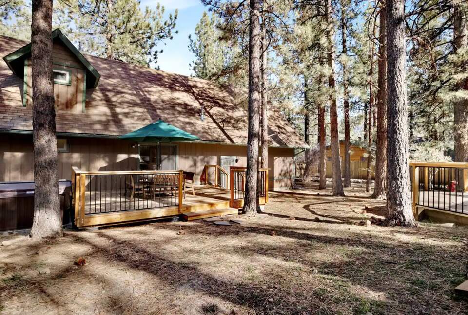 Spacious, Private Chalet with Hot Tub! - Big Bear City, California