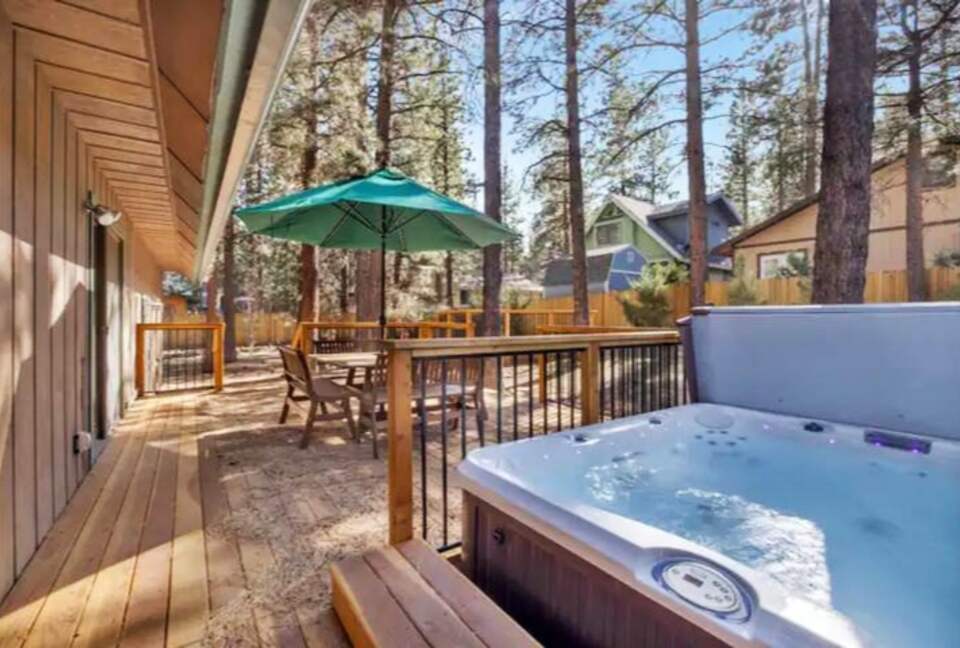 Spacious, Private Chalet with Hot Tub! - Big Bear City, California