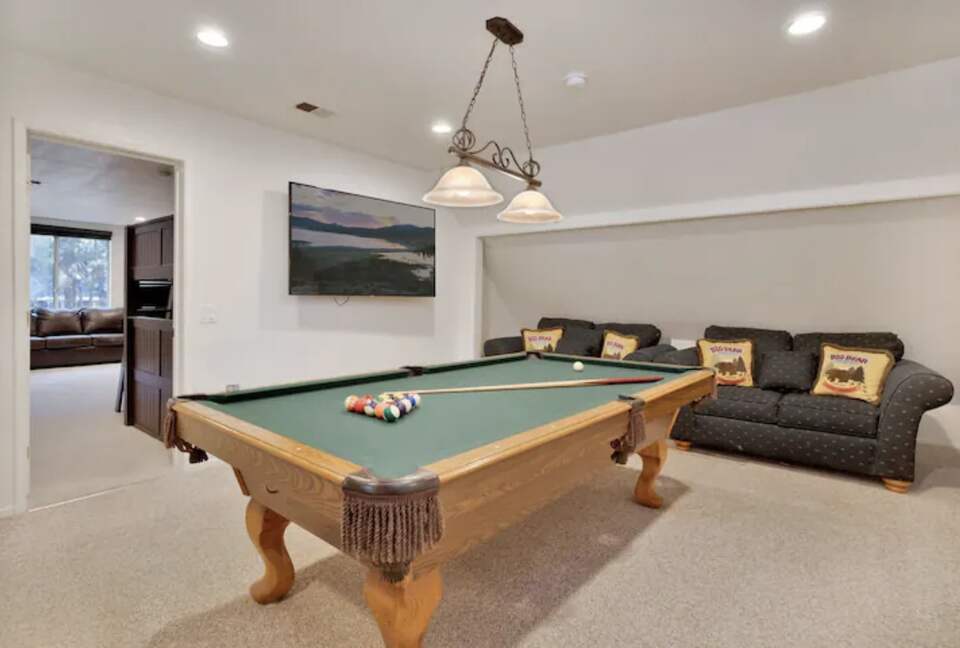 Spacious, Private Chalet with Hot Tub! - Big Bear City, California