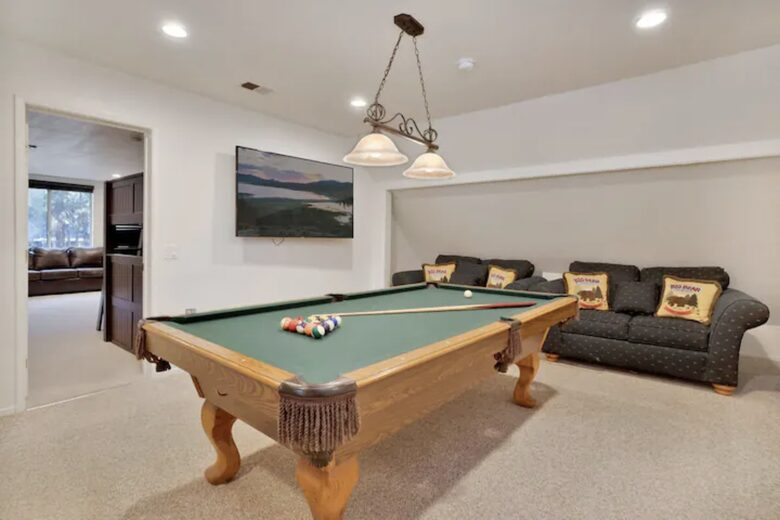 Spacious, Private Chalet with Hot Tub! - Big Bear City, California