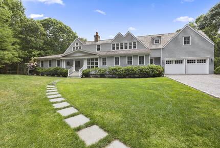 East Hampton Gem Close to Main Beaches & Vineyards - East Hampton, New York